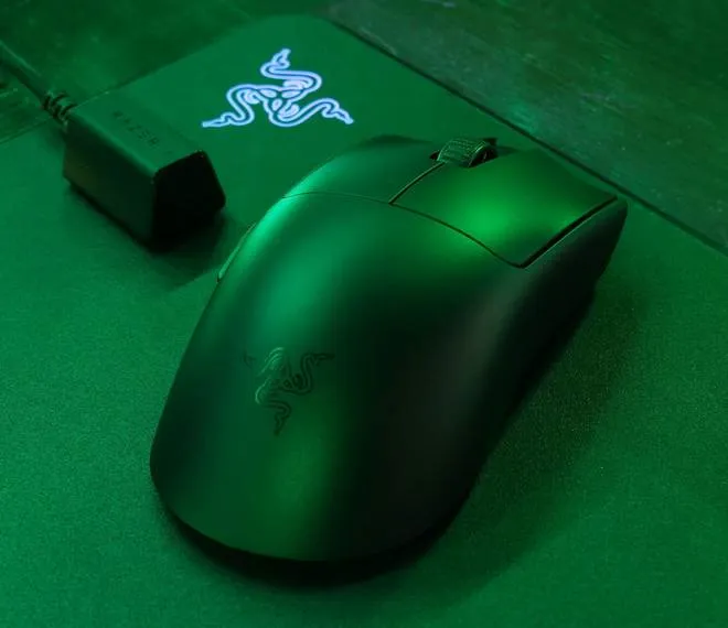 RAZER Viper V3 PRO чи Logitech G PRO X2 Superstrike Lightspeed: битва легких ігрових мишок